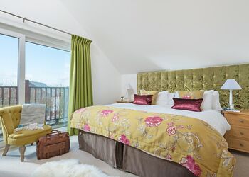 4 berth superior wooden lodge with hot tub A Pet - Retallack Resort, St Columb Major