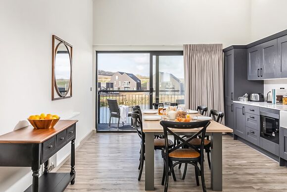 12 berth lake view barn house 6 bed hot tub Pet - Retallack Resort, St Columb Major