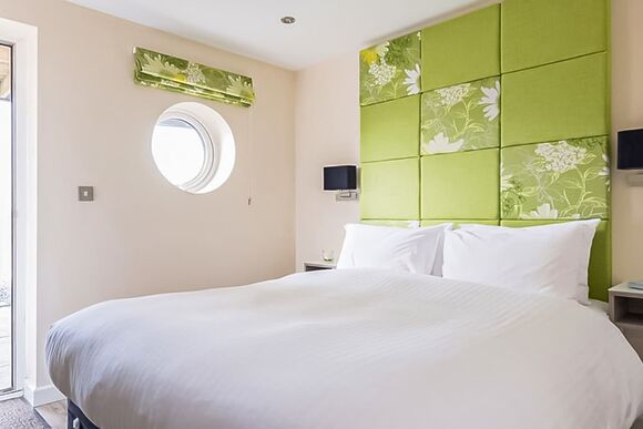 2 berth superior lakeside apartment Pet - Retallack Resort, St Columb Major