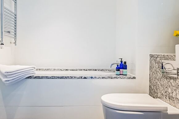 2 berth superior lakeside apartment - Retallack Resort, St Columb Major