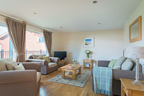 4 berth superior wooden lodge with hot tub A Pet - Retallack Resort, St Columb Major