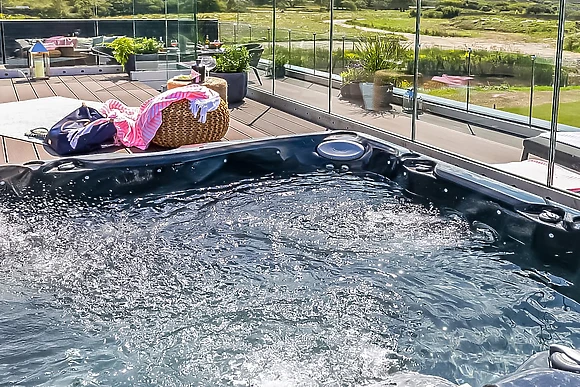 8 berth barn roof terrace hot tub 