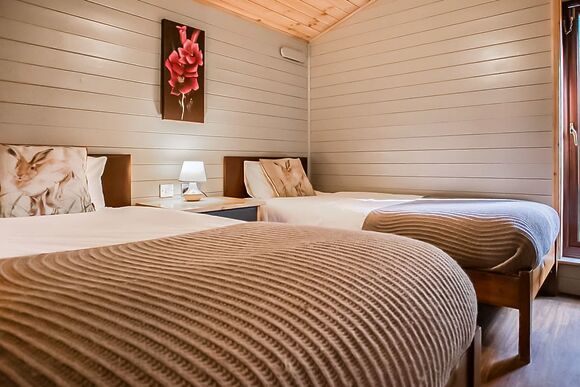 8 berth superior wooden lodge with hot tub - Retallack Resort, St Columb Major