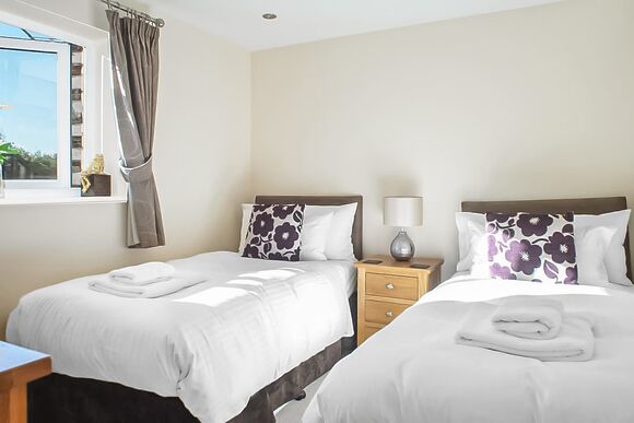 The lakehouse 12 berth with hot tub Pet - Retallack Resort, St Columb Major