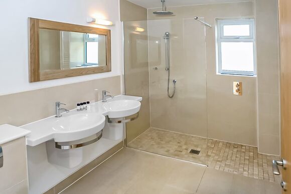 12 berth lake view barn house 6 bed hot tub - Retallack Resort, St Columb Major