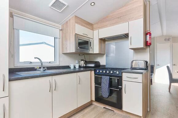 4 Bed Silver Plus Caravan with Decking Pet - Ruda, Croyde Bay