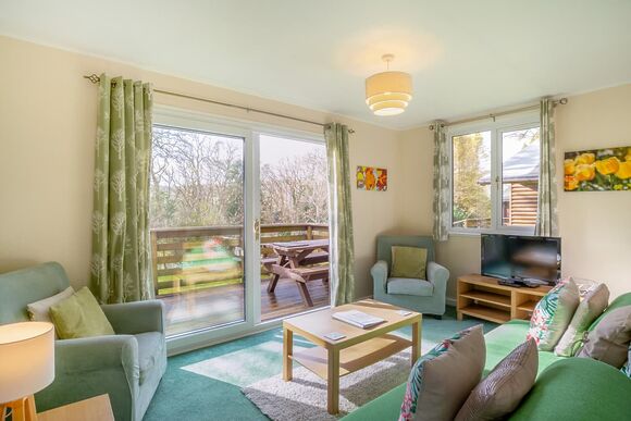 Larches Lodge - Ruthern Valley Holidays, Ruthernbridge, Nr Bodmin