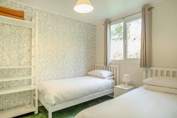 Larches Lodge - Ruthern Valley Holidays, Ruthernbridge, Nr Bodmin