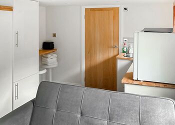 Treetops (Tiny House) - Riverview Holiday Park, Newcastleton,