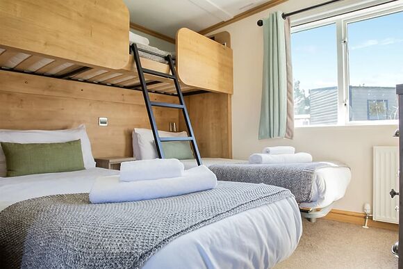 Exclusive Zen with Hot Tub Pet - Sandy Balls Holiday Village, Godshill, Fordingbridge