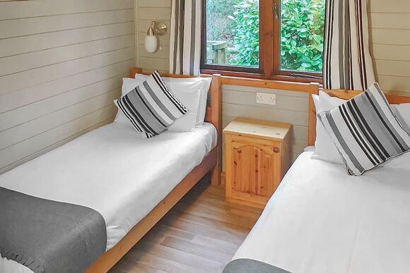4 Berth Comfort Wooden Lodge Pet - Sandy Balls Holiday Village, Godshill, Fordingbridge
