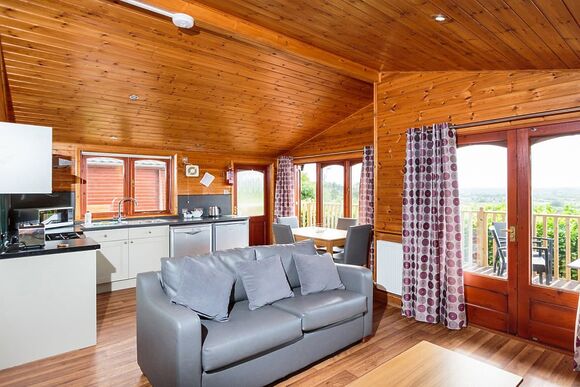 4 berth Superior Wooden Lodge - Sandy Balls Holiday Village, Godshill, Fordingbridge