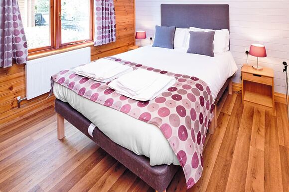 4 berth Superior Wooden Lodge - Sandy Balls Holiday Village, Godshill, Fordingbridge