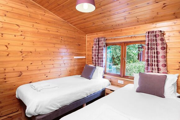 4 berth Superior Wooden Lodge - Sandy Balls Holiday Village, Godshill, Fordingbridge