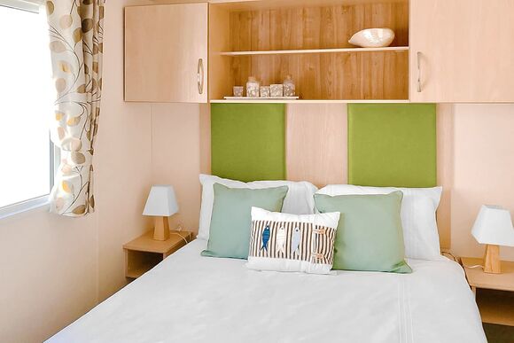 Images are for illustrative purposes only and d&eacute;cor and layout may vary 