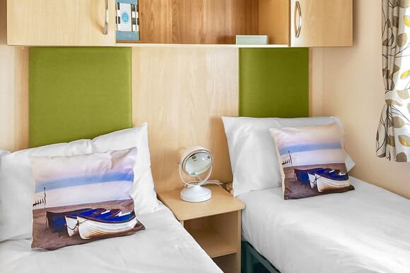 Images are for illustrative purposes only and d&eacute;cor and layout may vary 