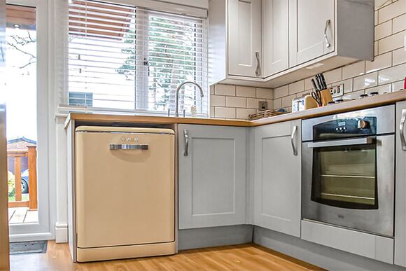 Exclusive 8 Berth Lodge with Hot Tub - Sandy Balls Holiday Village, Godshill, Fordingbridge