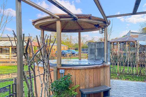 Exclusive Knightwood Hot Tub 8 Elec Point Pet - Sandy Balls Holiday Village, Godshill, Fordingbridge