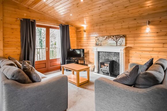 4 Berth Superior Wooden Lodge with Hot Tub Pet - Sandy Balls Holiday Village, Godshill, Fordingbridge