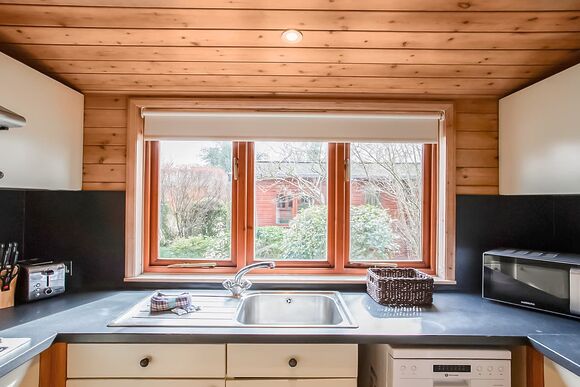 4 Berth Superior Wooden Lodge with Hot Tub Pet - Sandy Balls Holiday Village, Godshill, Fordingbridge