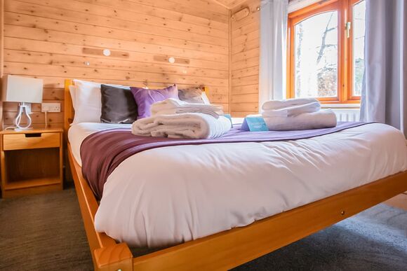 4 Berth Superior Wooden Lodge with Hot Tub Pet - Sandy Balls Holiday Village, Godshill, Fordingbridge