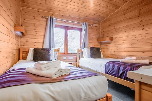 4 Berth Superior Wooden Lodge with Hot Tub Pet - Sandy Balls Holiday Village, Godshill, Fordingbridge