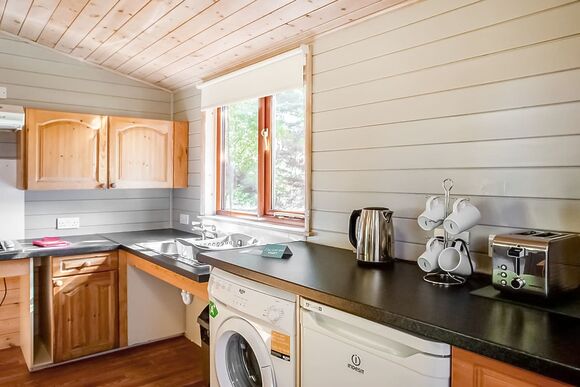 6 Berth Comfort Lodge Accessible Pet - Sandy Balls Holiday Village, Godshill, Fordingbridge