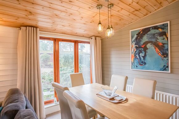 6 Berth Luxury Wooden Lodge 3 bed with Hot Tub - Sandy Balls Holiday Village, Godshill, Fordingbridge