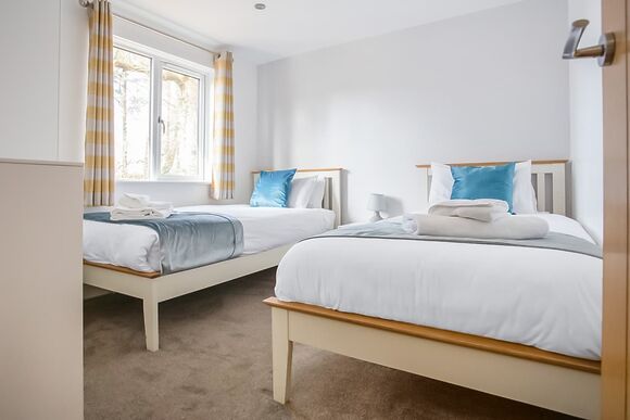 Exclusive 4 Berth Lodge with Hot Tub Pet - Sandy Balls Holiday Village, Godshill, Fordingbridge