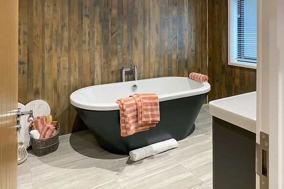 Forest Deer Lodge 6 Berth 3 Bed With Hot Tub - Sandy Balls Holiday Village, Godshill, Fordingbridge