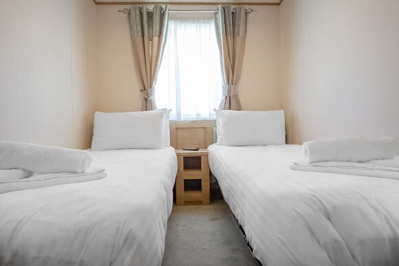 Indulgent 4 Berth Caravan - Sandy Balls Holiday Village, Godshill, Fordingbridge