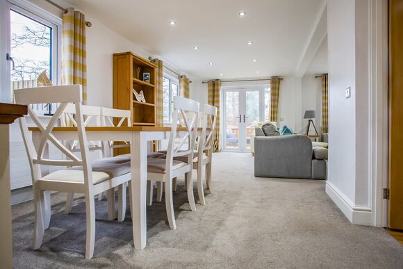 Indulgent 8 Berth Lodge with Hot Tub Pet - Sandy Balls Holiday Village, Godshill, Fordingbridge