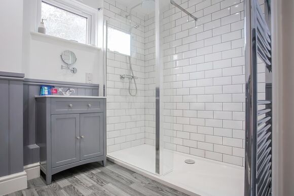 Indulgent 8 Berth Lodge with Hot Tub Pet - Sandy Balls Holiday Village, Godshill, Fordingbridge