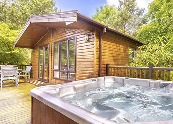 Tissington Classic Vogue 2 Spa (Pet) - Sandybrook Lodges, Ashbourne