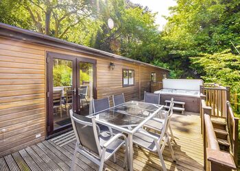 Tissington Classic Vogue 4 Spa (Pet) - Sandybrook Lodges, Ashbourne