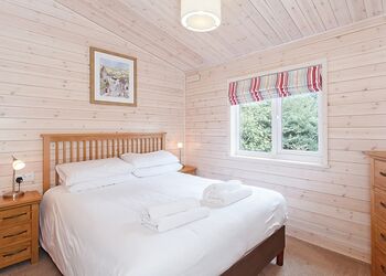 Tissington Classic Vogue 4 Spa (Pet) - Sandybrook Lodges, Ashbourne