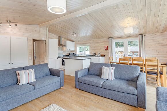 Tissington Classic Vogue 4 Spa (Pet) - Sandybrook Lodges, Ashbourne