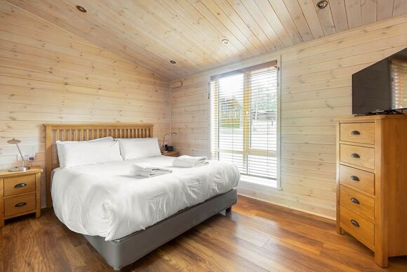 Kedleston Elite Vogue 2 (Pet)(S) - Sandybrook Lodges, Ashbourne