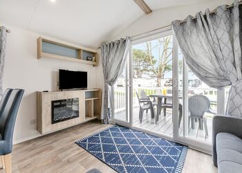 Fistral Deluxe 3 Bed Hot Tub (Pet) - St Agnes Holiday Park, Blackwater, St Agnes