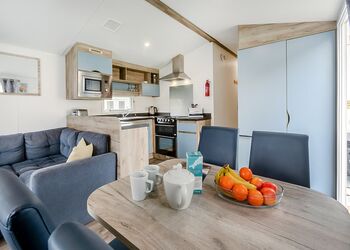 Fistral Deluxe 3 Bed Hot Tub (Pet) - St Agnes Holiday Park, Blackwater, St Agnes