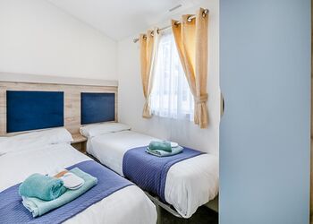 Fistral Deluxe 3 Bed Hot Tub (Pet) - St Agnes Holiday Park, Blackwater, St Agnes