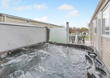Holywell Deluxe 3 Bed Hot Tub (Pet) - St Agnes Holiday Park, Blackwater, St Agnes