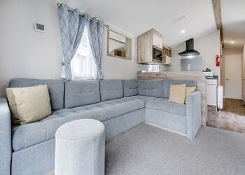 Holywell Deluxe 3 Bed Hot Tub (Pet) - St Agnes Holiday Park, Blackwater, St Agnes