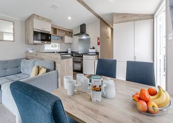 Holywell Deluxe 3 Bed Hot Tub (Pet) - St Agnes Holiday Park, Blackwater, St Agnes