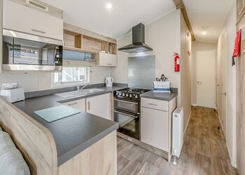 Holywell Deluxe 3 Bed Hot Tub (Pet) - St Agnes Holiday Park, Blackwater, St Agnes