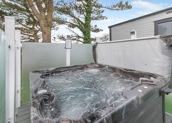 Perranporth Deluxe 2 Bed Hot Tub - St Agnes Holiday Park, Blackwater, St Agnes
