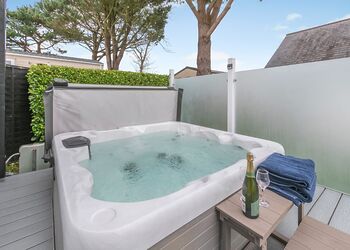 Perranporth VIP Lodge 2 Bed Hot Tub - St Agnes Holiday Park, Blackwater, St Agnes