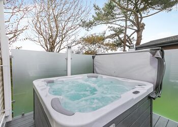 Perranporth 2 Bed  Hot Tub (Pet) - St Agnes Holiday Park, Blackwater, St Agnes