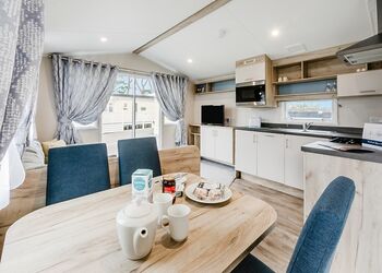 Holywell 2 Bed Hot Tub - St Agnes Holiday Park, Blackwater, St Agnes