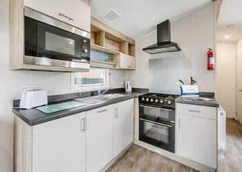 Holywell 2 Bed Hot Tub - St Agnes Holiday Park, Blackwater, St Agnes